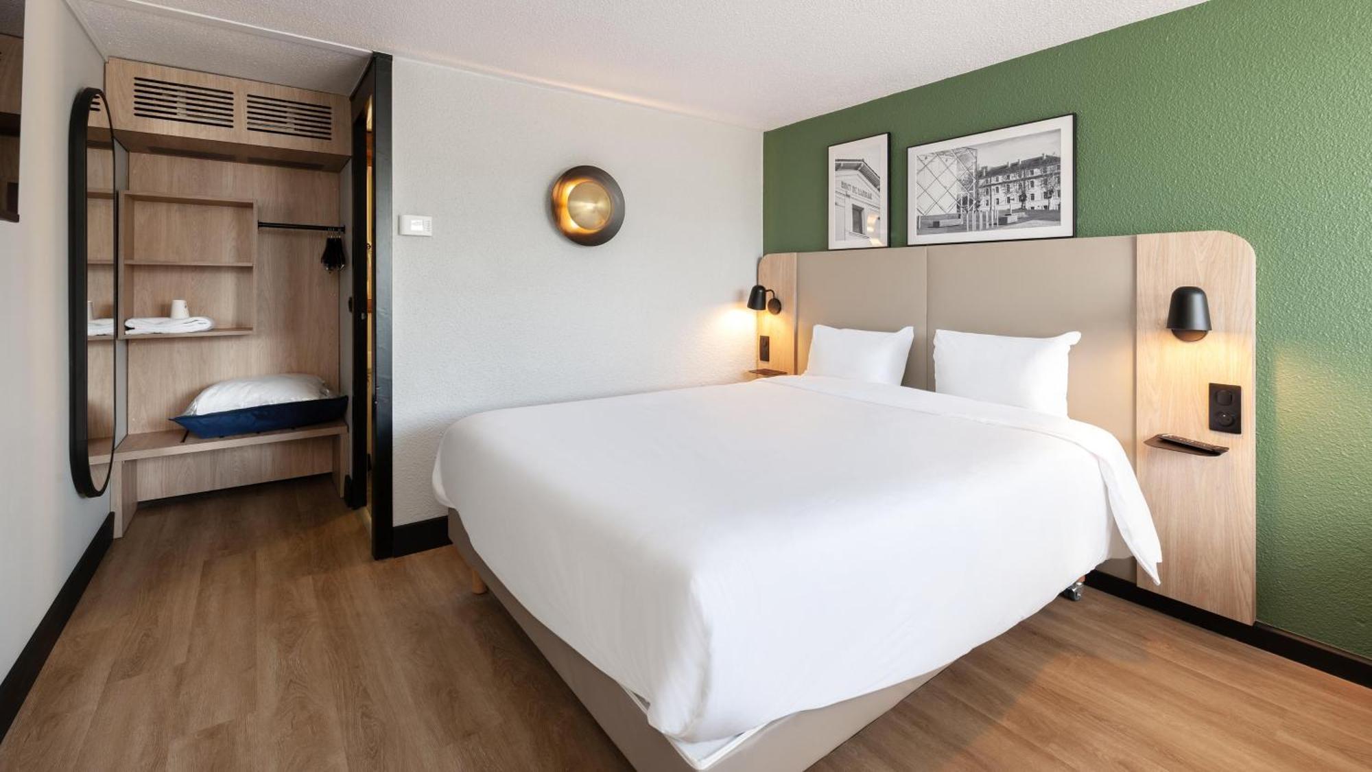 Hotel Campanile Argenteuil Exterior foto